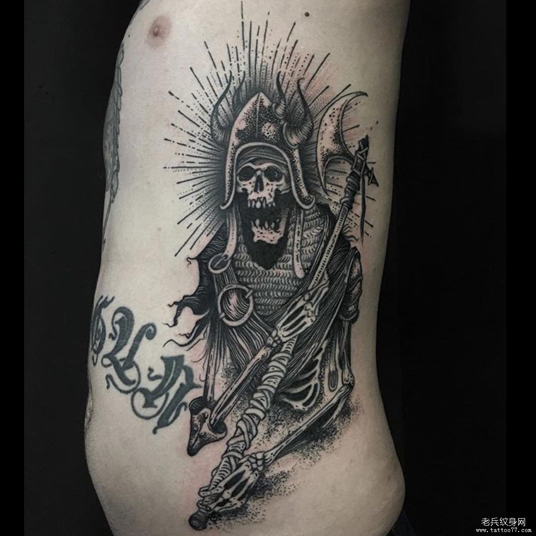 侧腰黑灰死神纹身图案