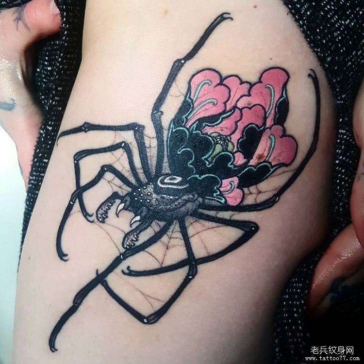 大腿蜘蛛牡丹纹身图案