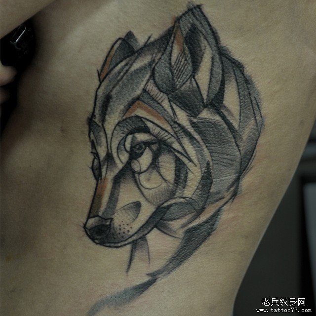 侧腰线条欧美狼纹身图案