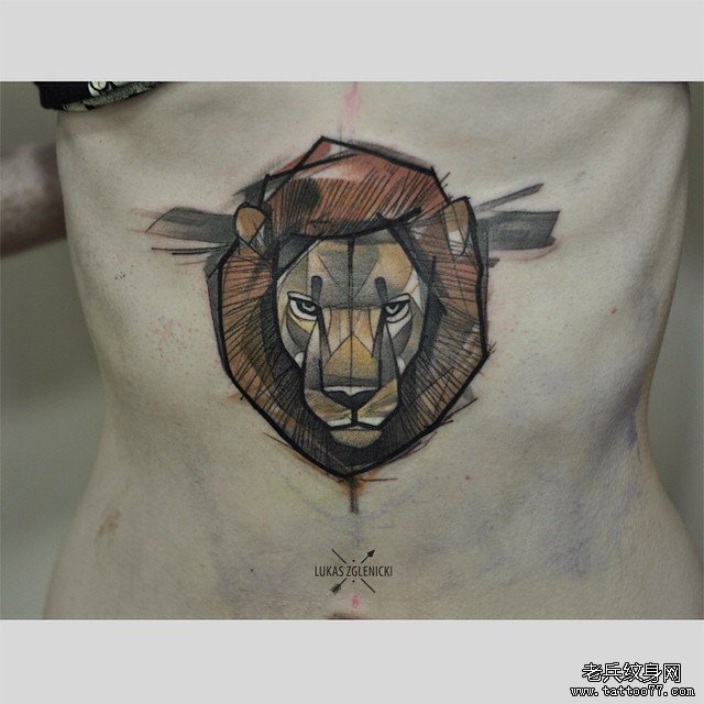 腹部彩色欧美线条狮子纹身图案