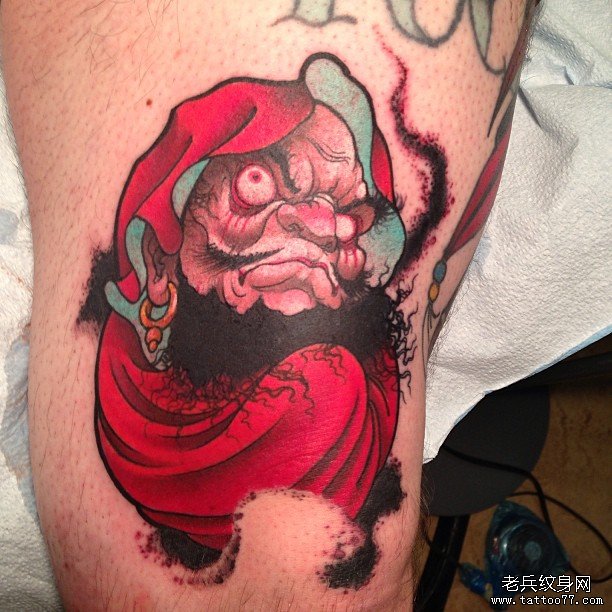 传统大腿达摩彩色纹身图案