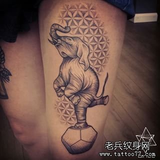 大腿黑灰大象纹身欧美图案
