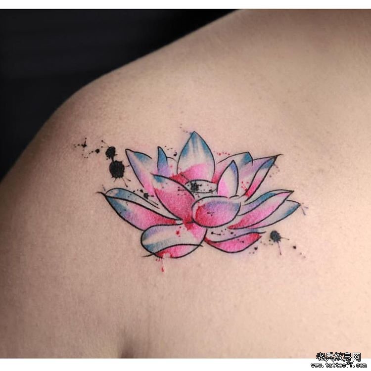 肩部莲花纹身图案