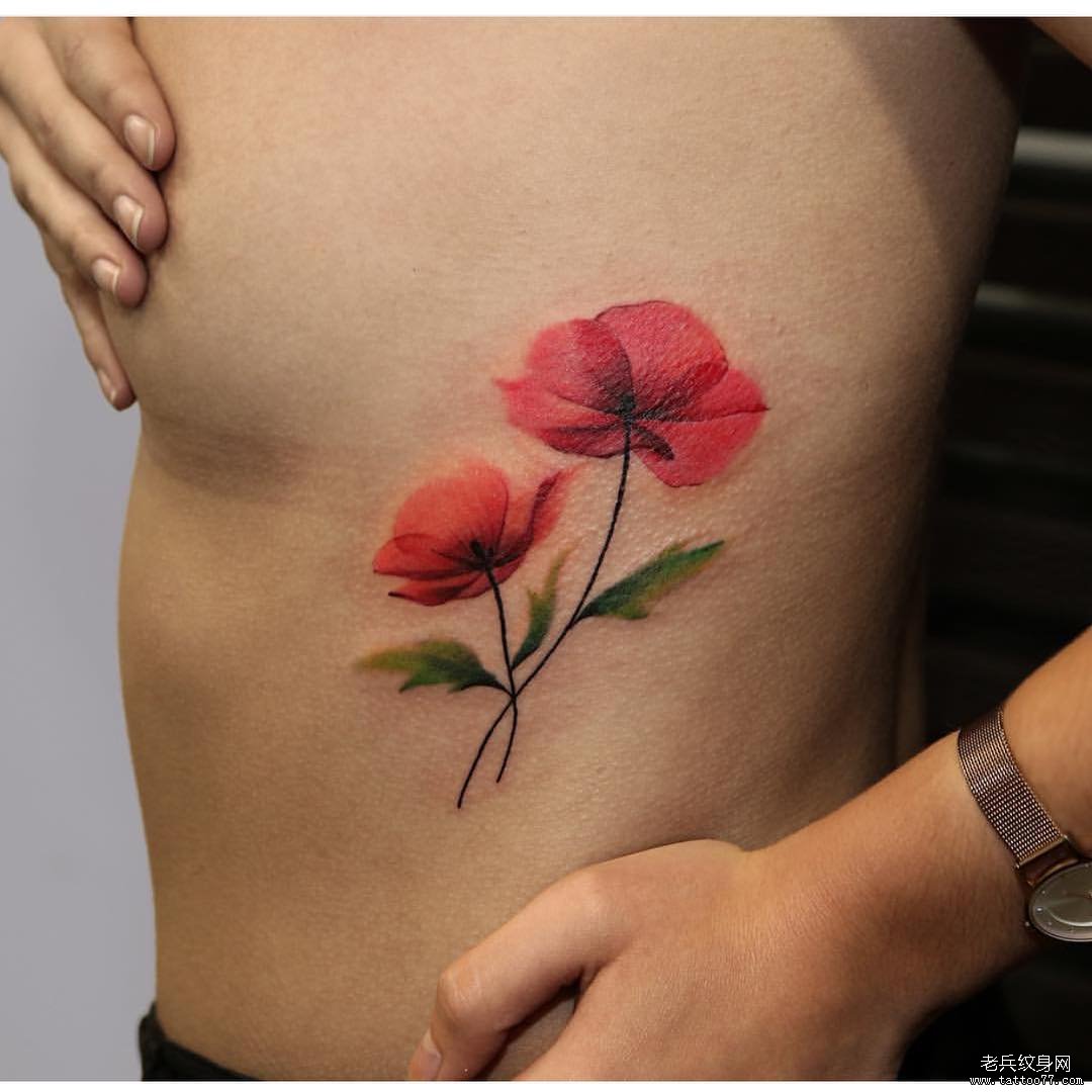 侧腰花卉纹身图案