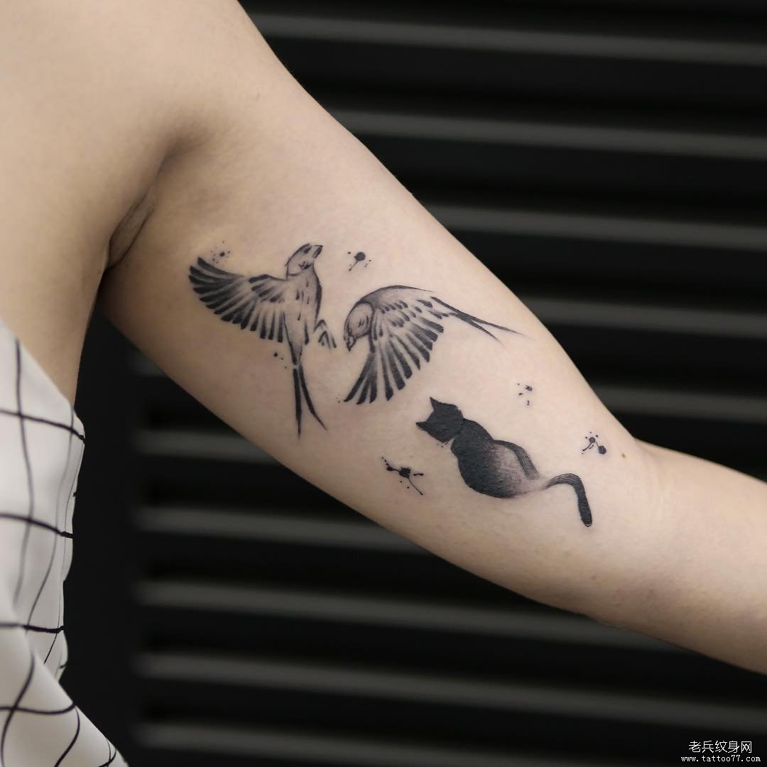 手臂鸟小猫纹身图案