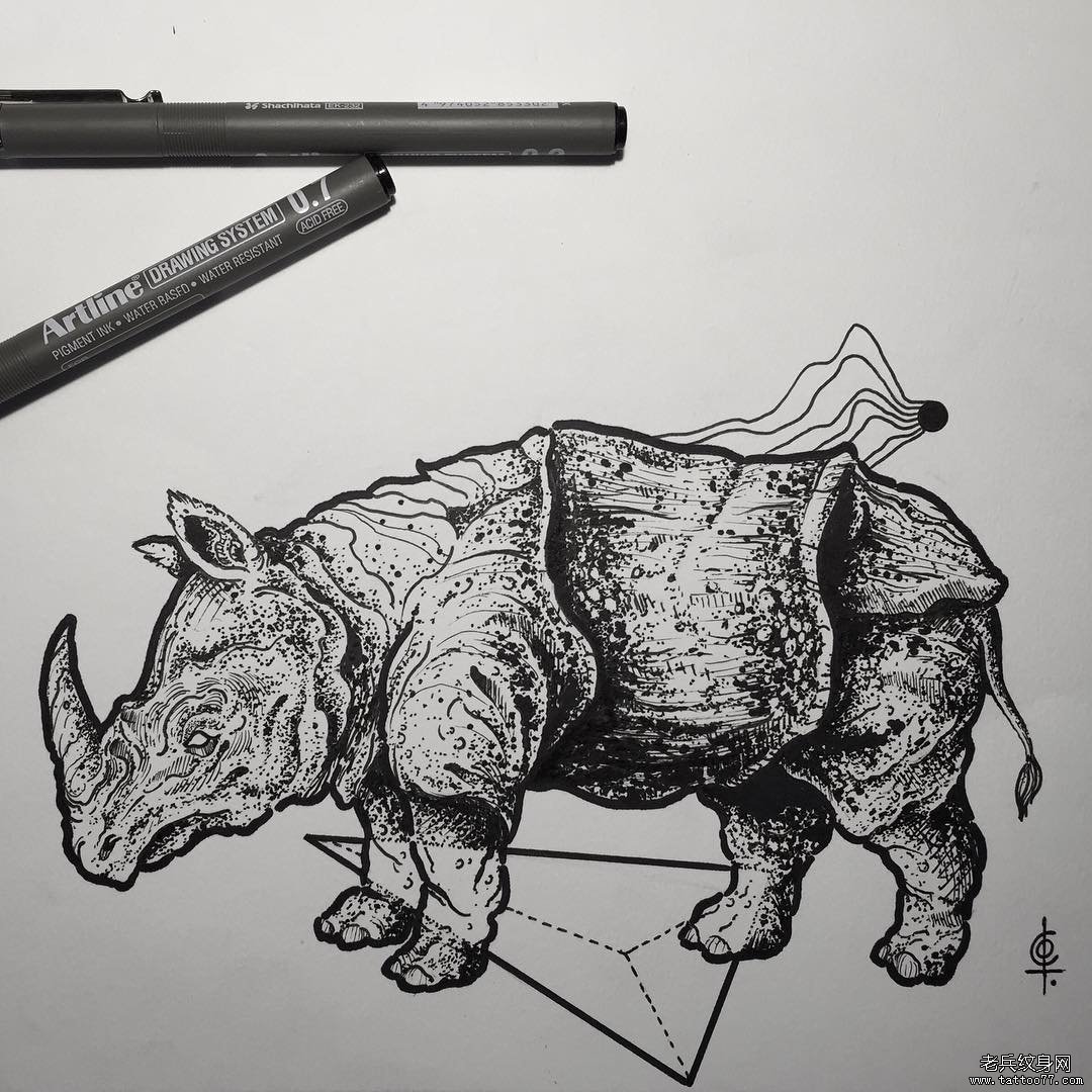 点刺犀牛纹身图案