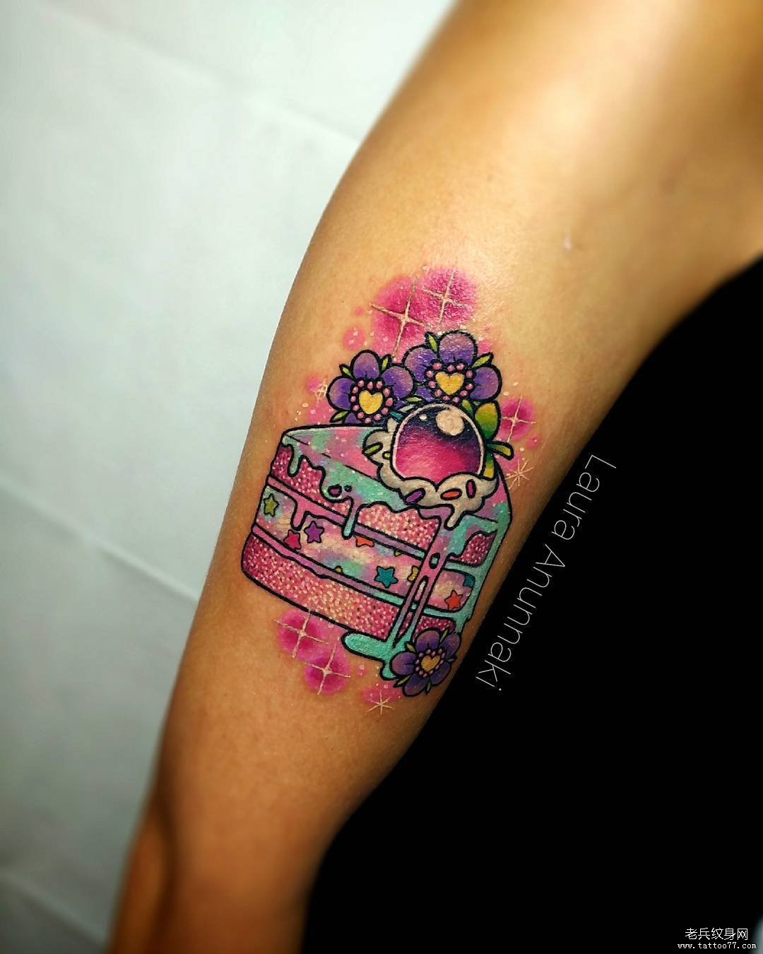 卡通彩色蛋糕纹身图案