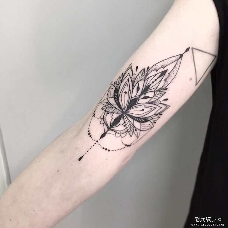手臂小清新蕾丝点刺纹身图片