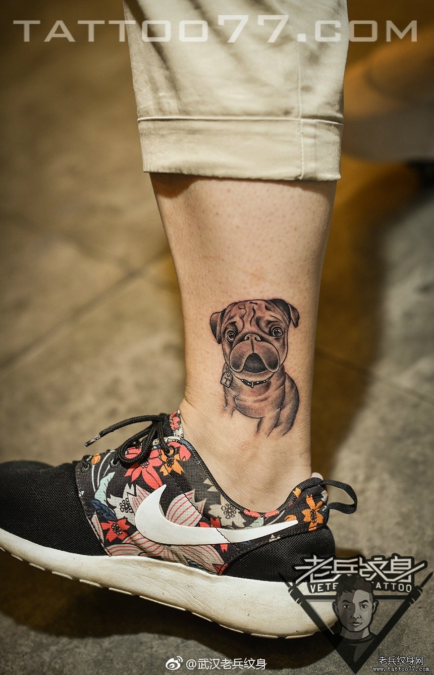 腿部狗纹身图案作品