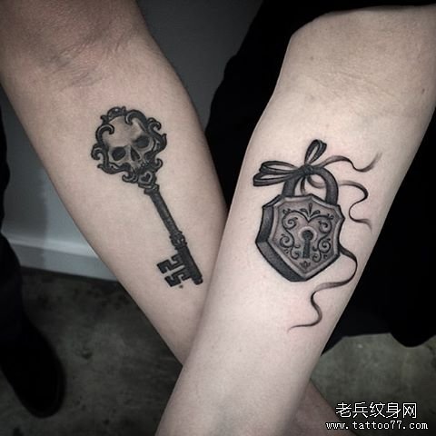 手臂钥匙纹身图片