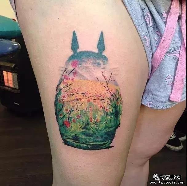 腿部龙猫纹身图案