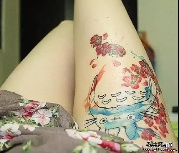腿部卡通纹身图案