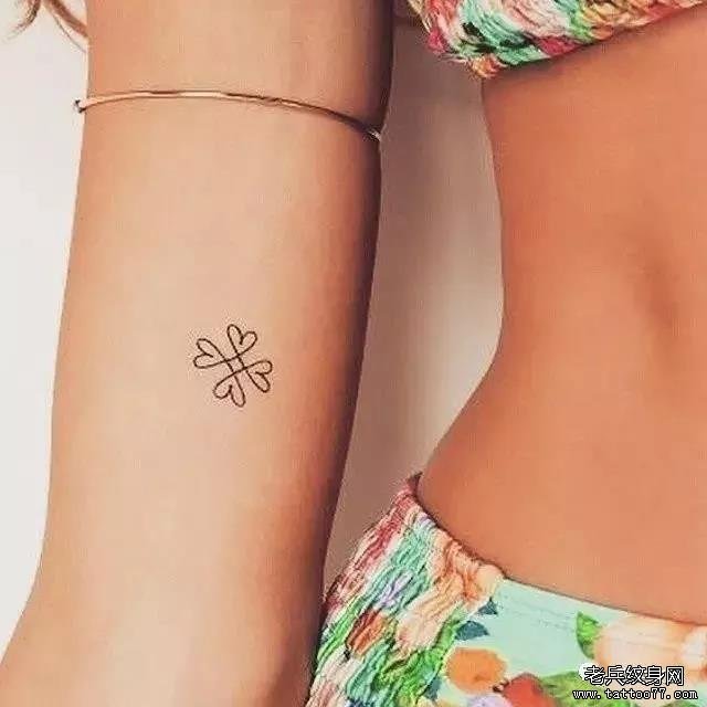 手臂线条纹身图案