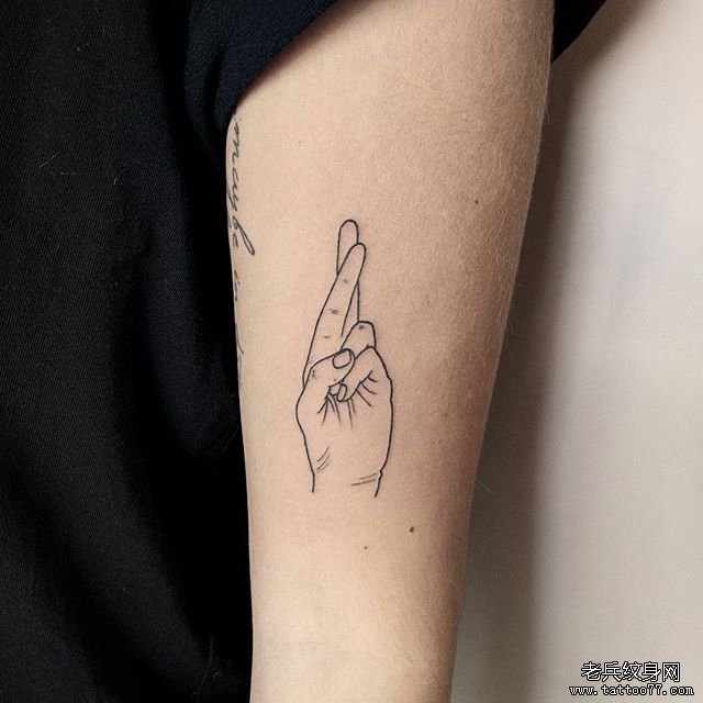 手臂小清新线条纹身图片