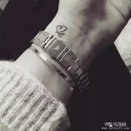 手臂小清新纹身图案