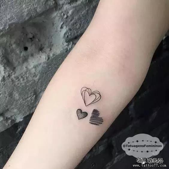手臂点刺纹身图案