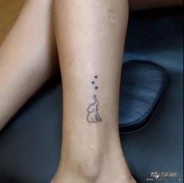 腿部象纹身图案