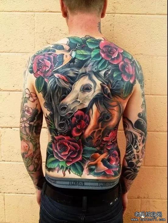 背部马纹身图案