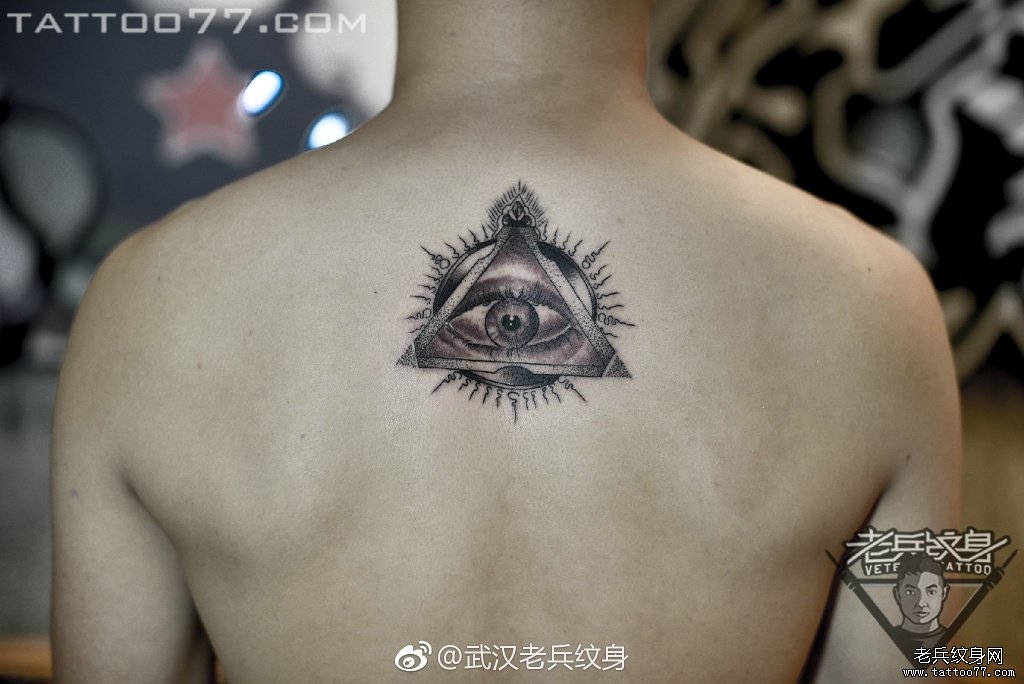 背部上帝之眼纹身图案作品