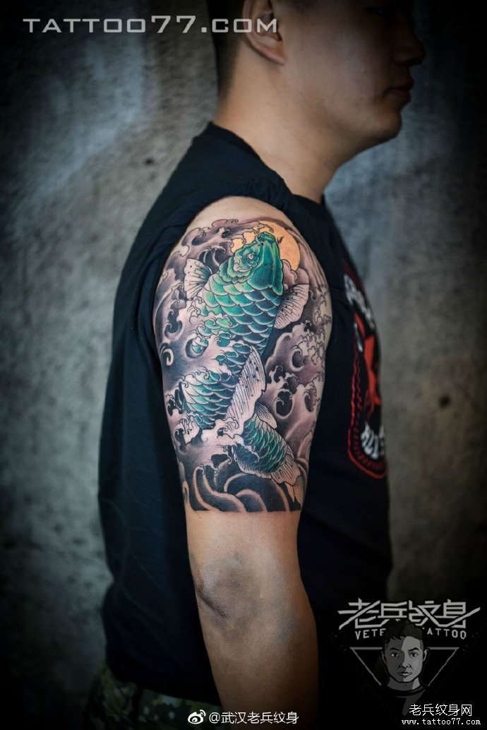 大臂鲤鱼纹身图案作品
