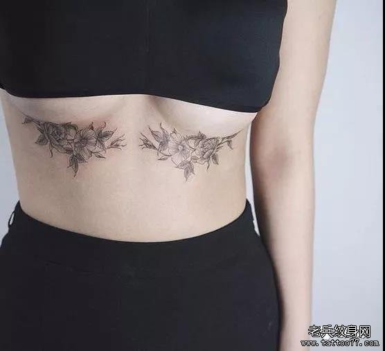 花胸花藤纹身图案