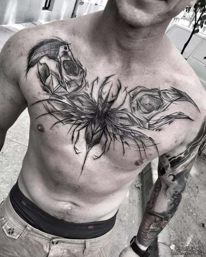 花胸素描纹身图案