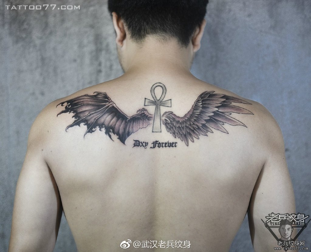 背部翅膀纹身图案作品