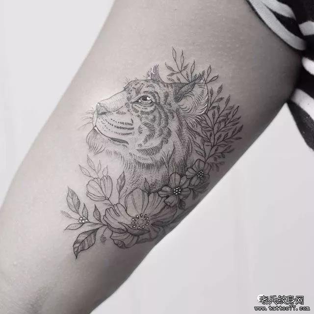 手臂老虎纹身图案
