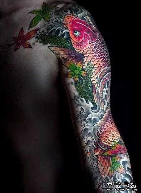 手臂鲤鱼纹身图案