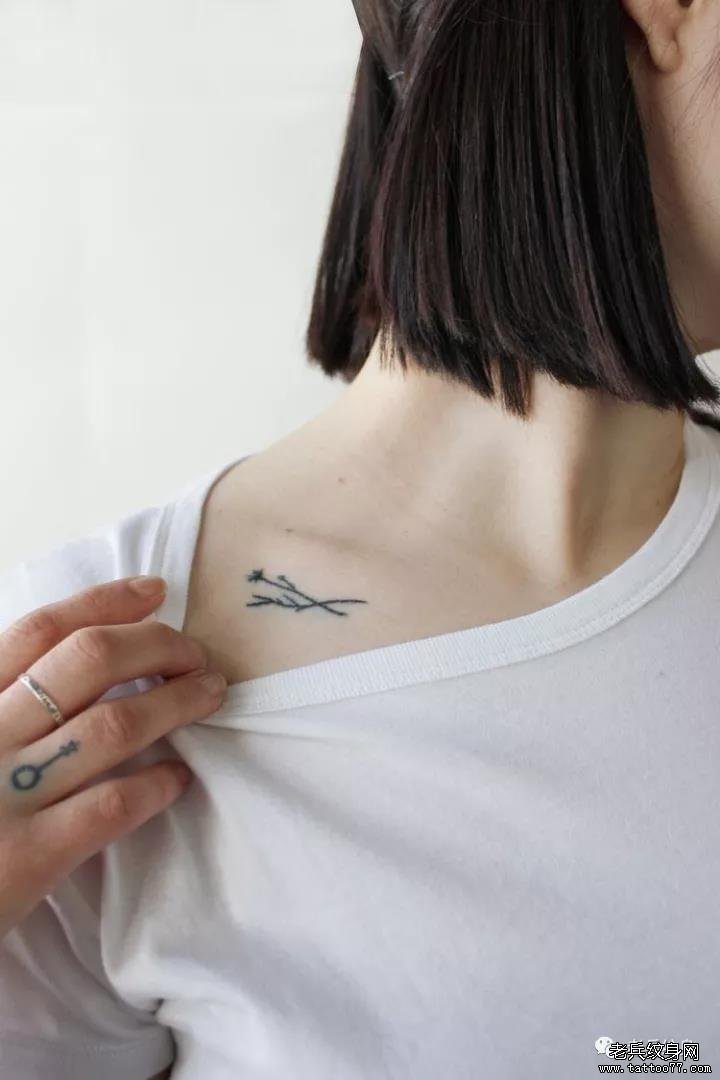 背部简约小清新纹身图案