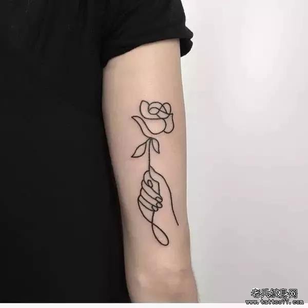 手臂线条纹身图案