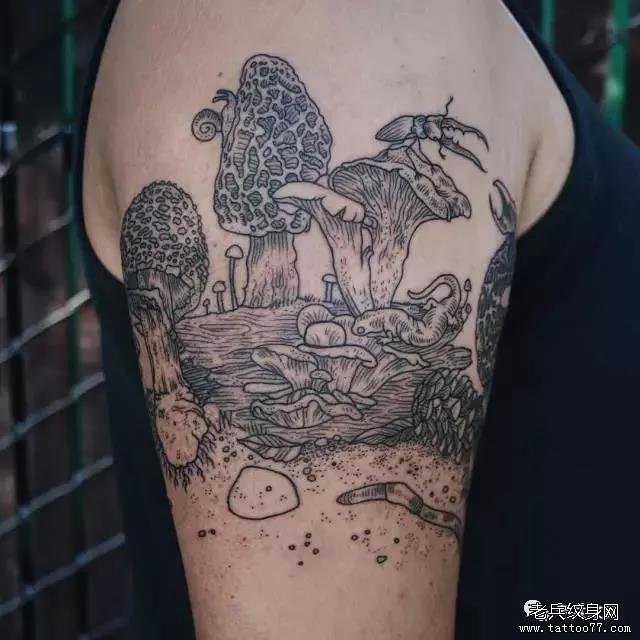 大臂蘑菇纹身图案