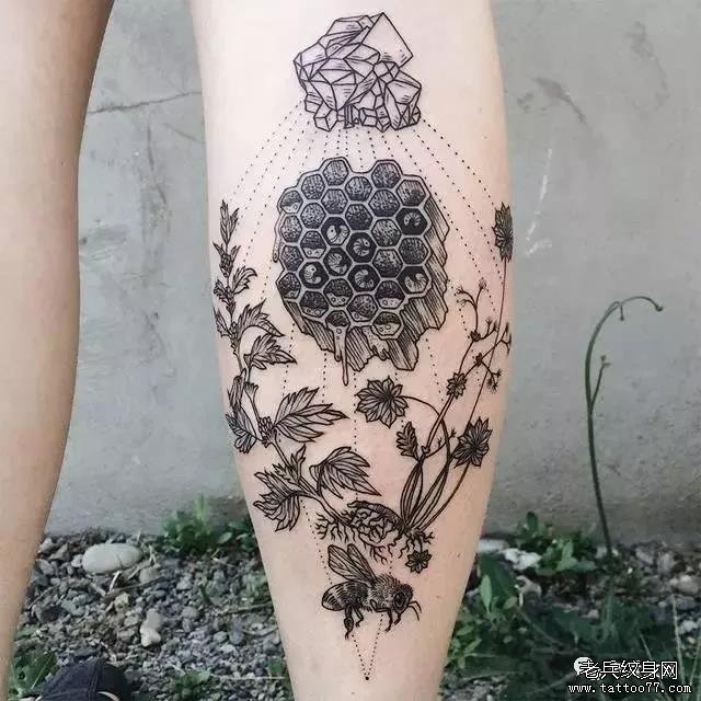 腿部几何花藤纹身图案