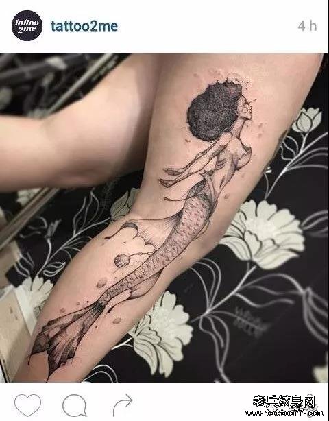 腿部点刺美人鱼纹身图案