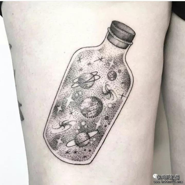 腿部点刺星球漂流瓶纹身图案