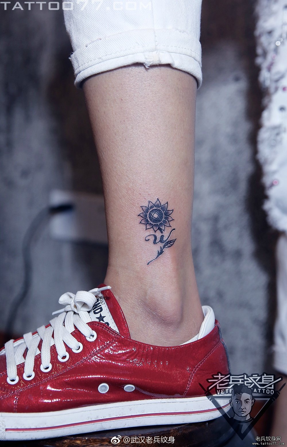 手臂向日葵纹身图案作品