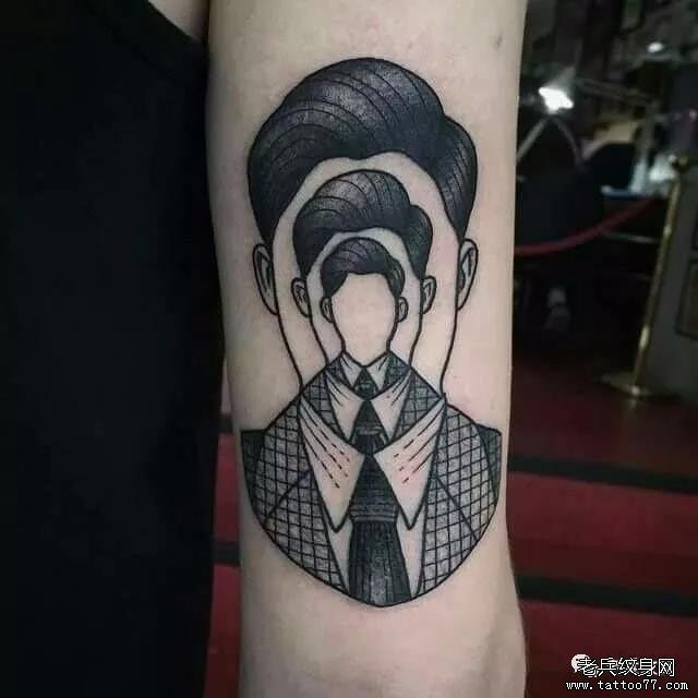 手臂欧美男点刺纹身图案