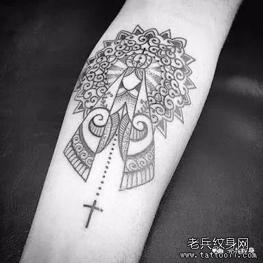 手臂点刺灯塔梵花链条纹身图案