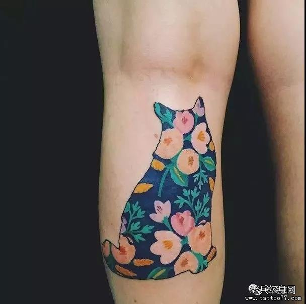 手臂猫纹身图案