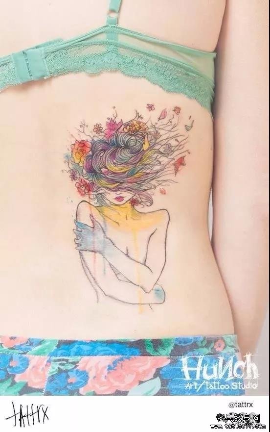 侧腰美女纹身图案