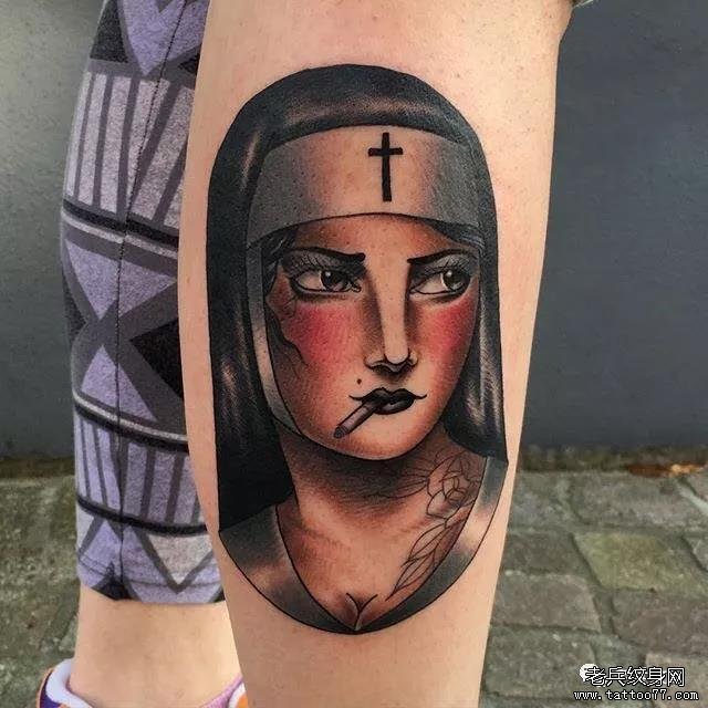 手臂女郎纹身图案