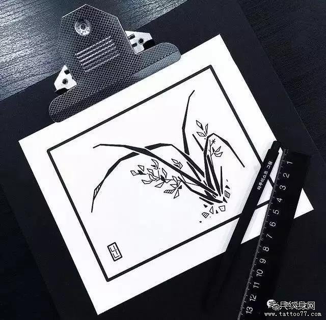 图腾花藤纹身图案