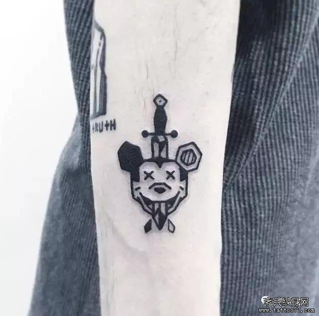 手臂小猴子纹身图案