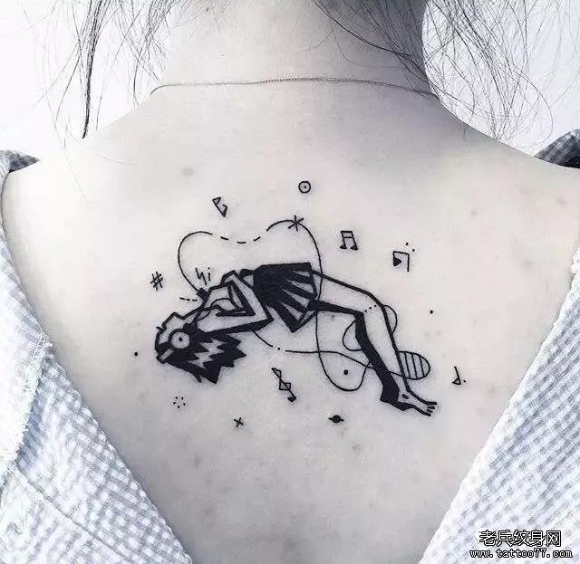 背部音符女郎纹身图案