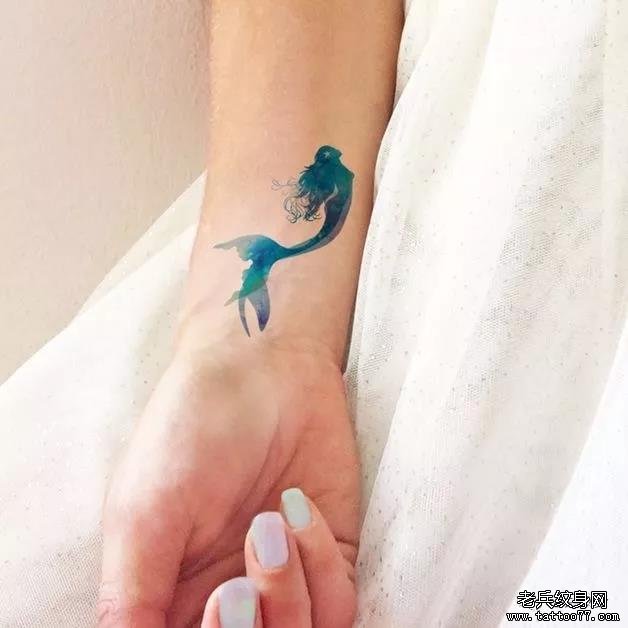 手腕小清新美人鱼纹身图案