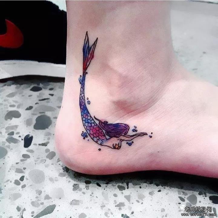脚踝美人鱼纹身图案