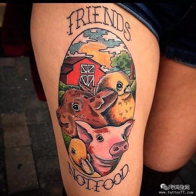 手臂彩色小猪纹身图案