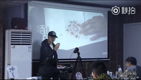 武汉纹身培训学校老师讲解花朵纹身图案花絮