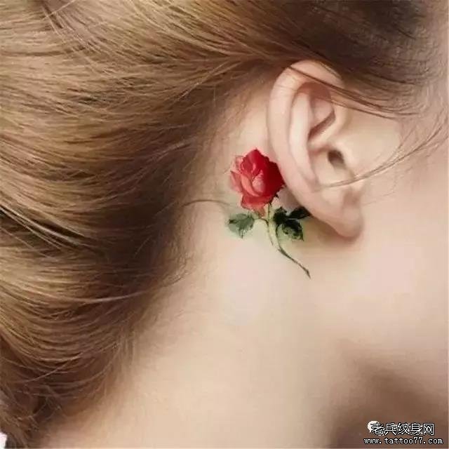 耳后玫瑰纹身图案