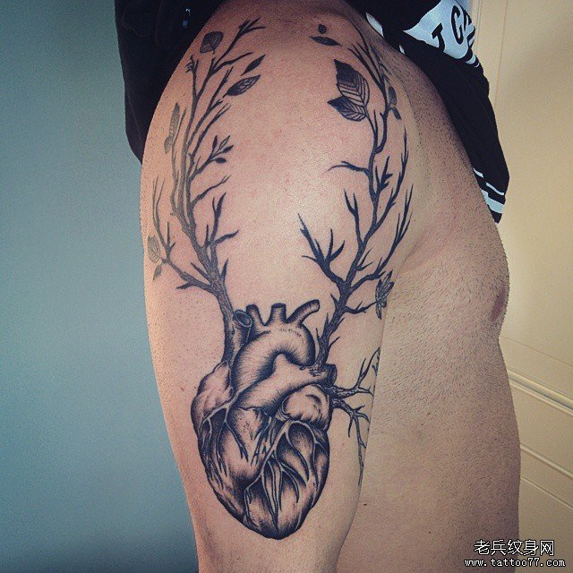 心脏树叶黑灰大臂tattoo图案